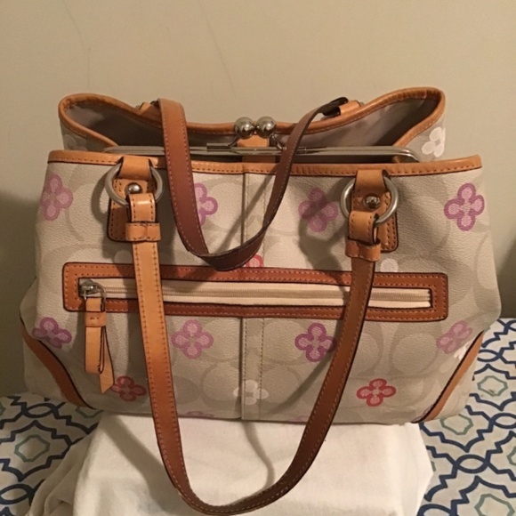 🔥COACH, Shoulder bag, see photos , very light stains on inside, exterior great - Picture 3 of 12